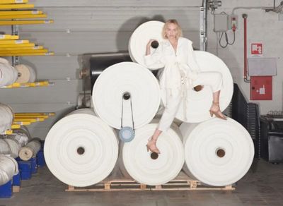 易烊千璽官宣阿瑪尼代言、劉亦菲發超A廣告片、Chlo&eacute;女孩向前沖